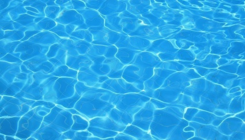 SVIMJIHØLLIN STONGD Í DAG OG ÚT Á MORGINDAGIN