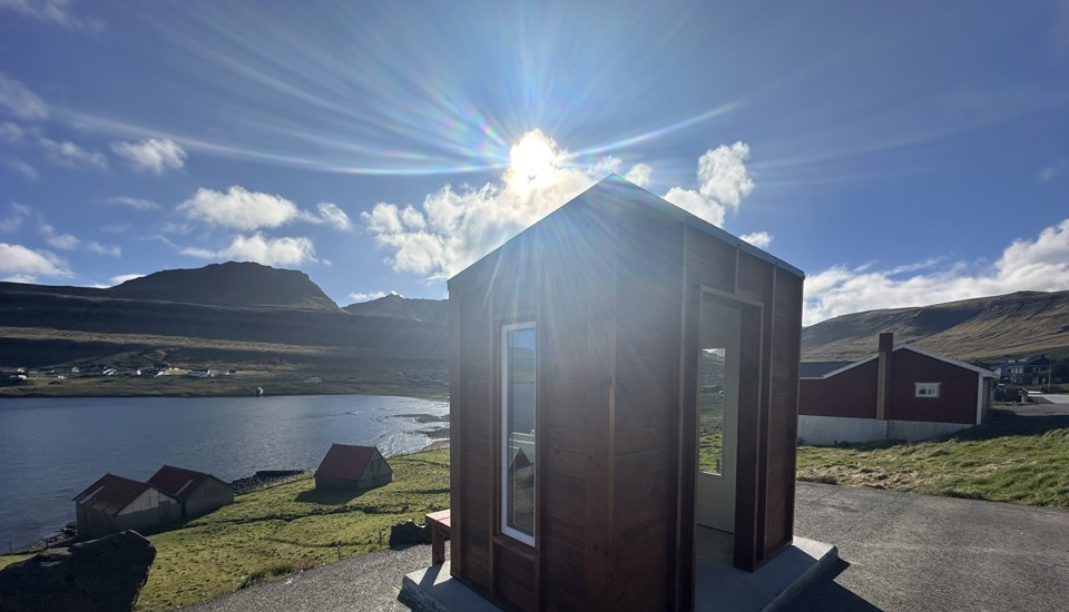 Nýtt bussskýli í Trongisvági til gagns fyri skúlabørn, borgarar og ferðafólk